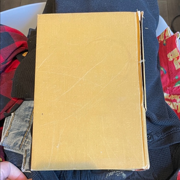 The Hive and the Honeybee published by Dadant 1979. - Picture 6 of 6